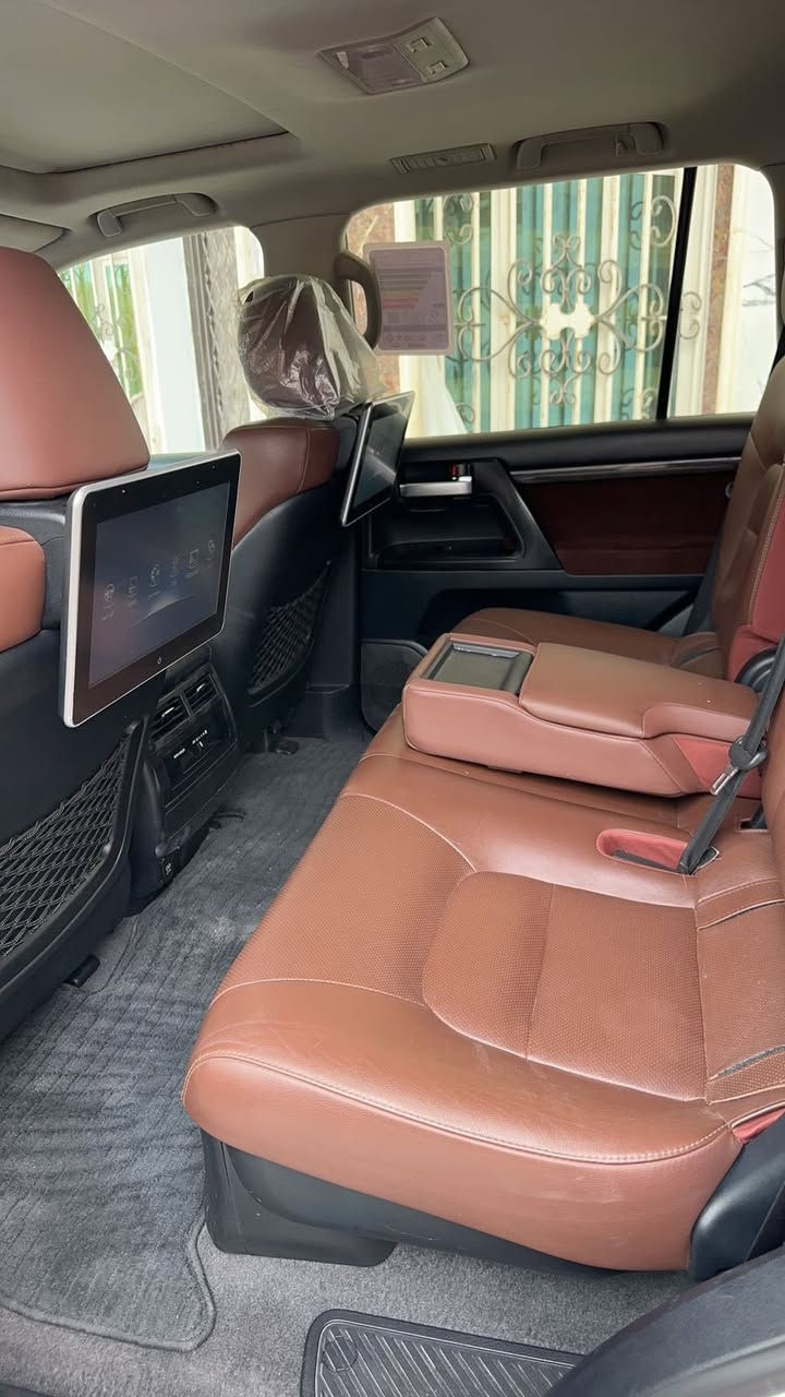 لاندكروز 2021 بحريني
سيارة فول مواصفات 
رقم مميز 55588 اربيل 
بيهة صبغ على كد شبرين بلجاملغ الخلفي
ماشية 103 الف
ليارة احلة من صور 
السعر 515 ماكو هيج سعر 
للتواصل /***********
