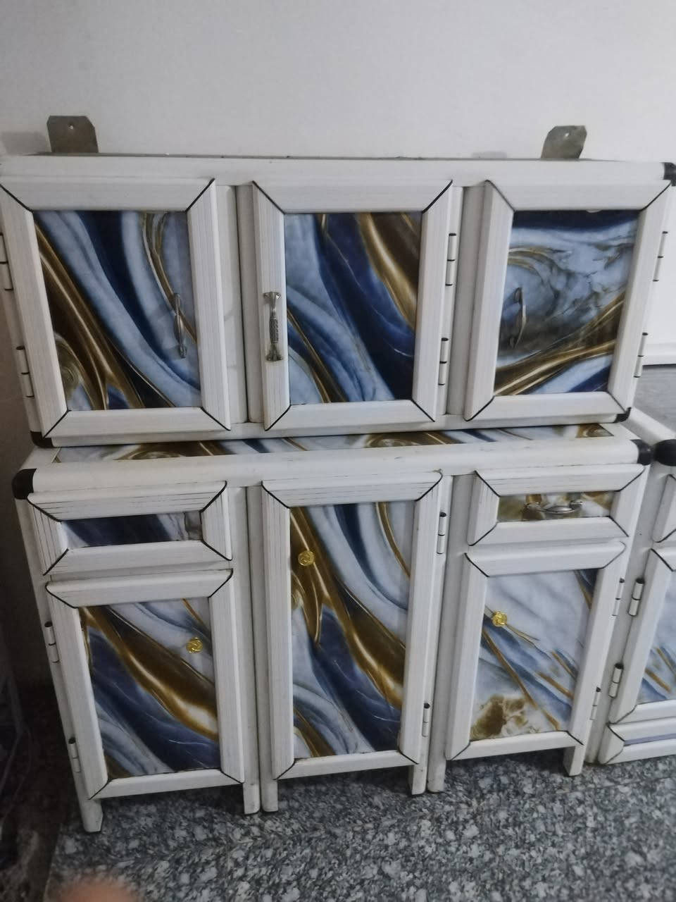 كاونتر ٣ قطع. السعر ١٦٥. نهايته
المكان ابو. غريب الناحييه موجود توصيل بكروه 

***********
