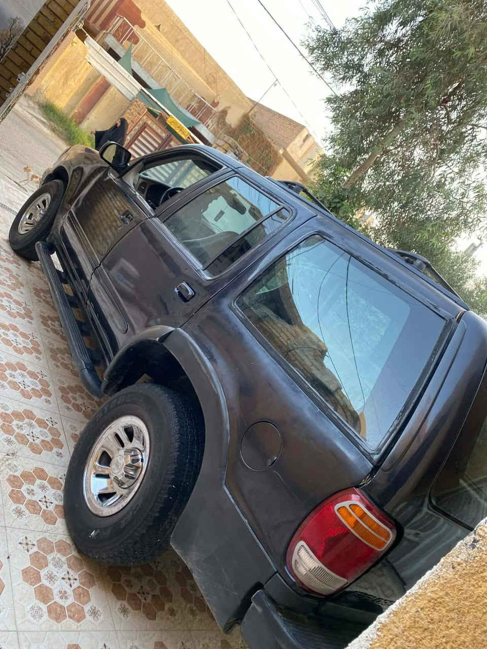 السلام عليكم للبيع فورد اكسبلور موديل 1999 السياره يرادله ترتيبات بيع او مراوس حسب القناعه  السعر 45 الرقم *********** غير متواجد على فيس العنوان بغداد
