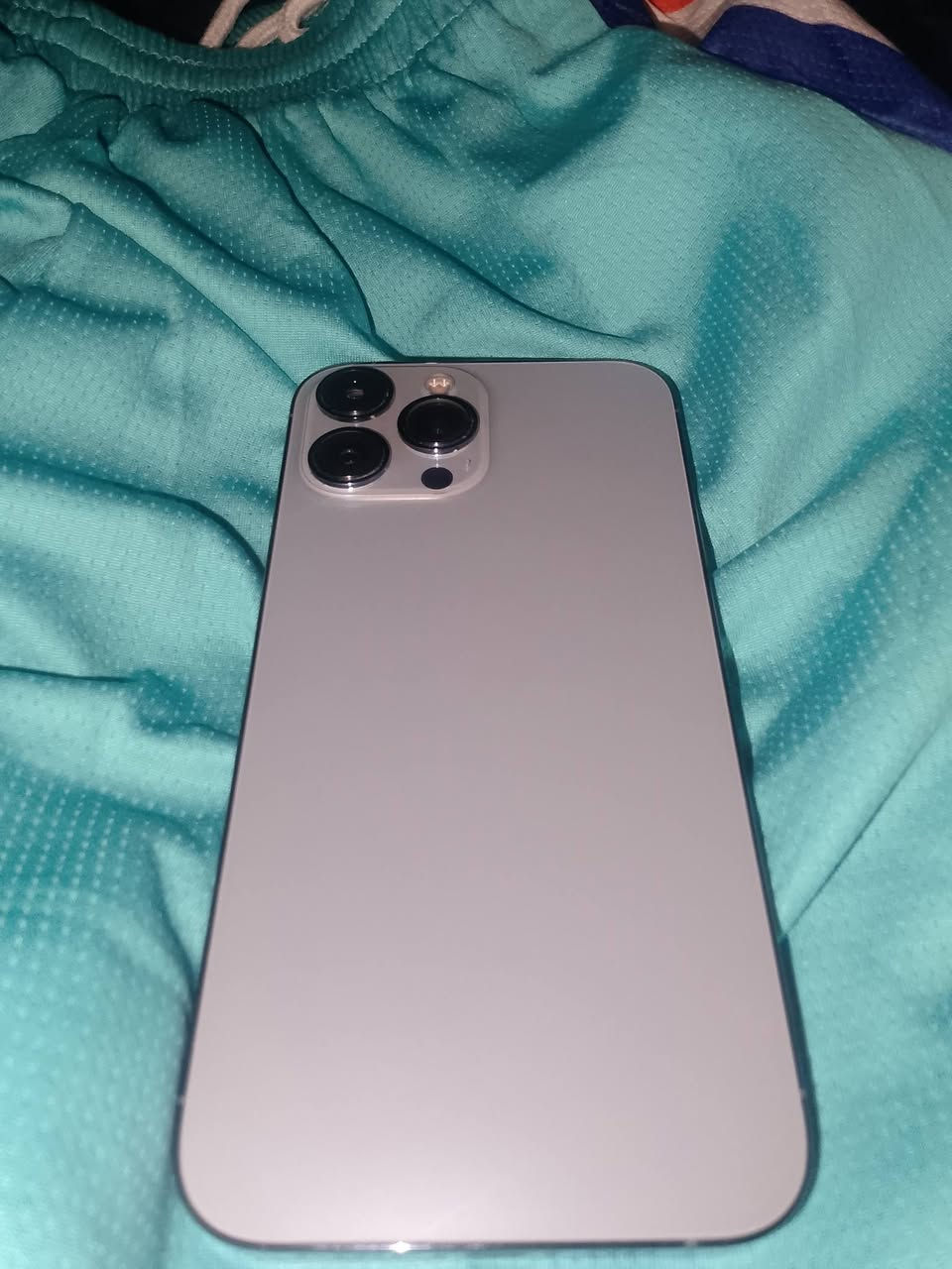 سلام عليكم ايفون 31برو ابيع طافي ما اعرف بل جهاز وله اعرف بل ايفون شراي يتواصل ***********
