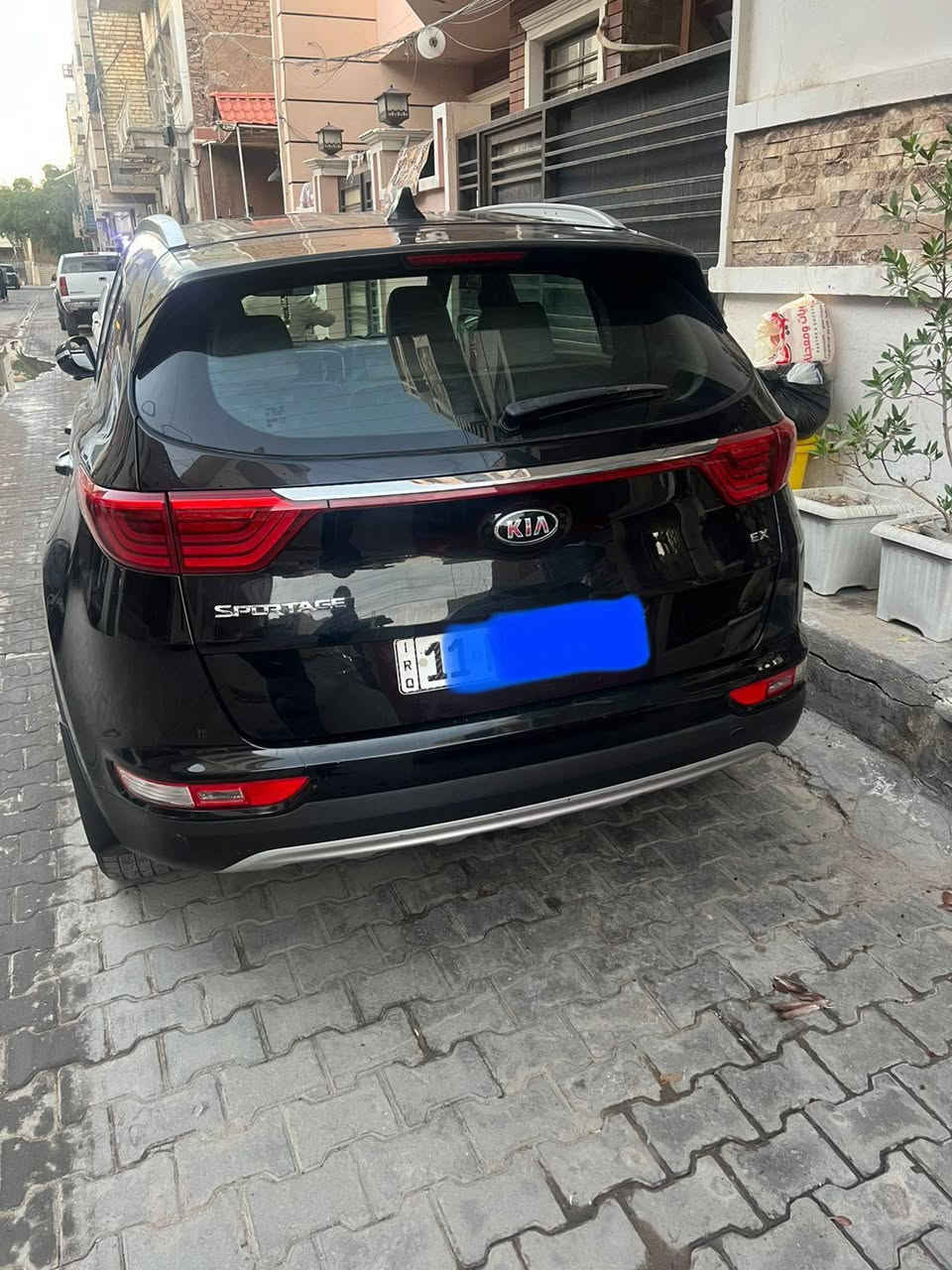 للبيع سبورتج موديل ١٨وارد امريكي رقم بغداد نكليزي بسمي سياره فول مواصفات عده الفتحه بيها قطعتين بدون دواخل السعر ١٥٠وبيها مجال شراي يتصل العنوان الاعظميه بغداد ***********
