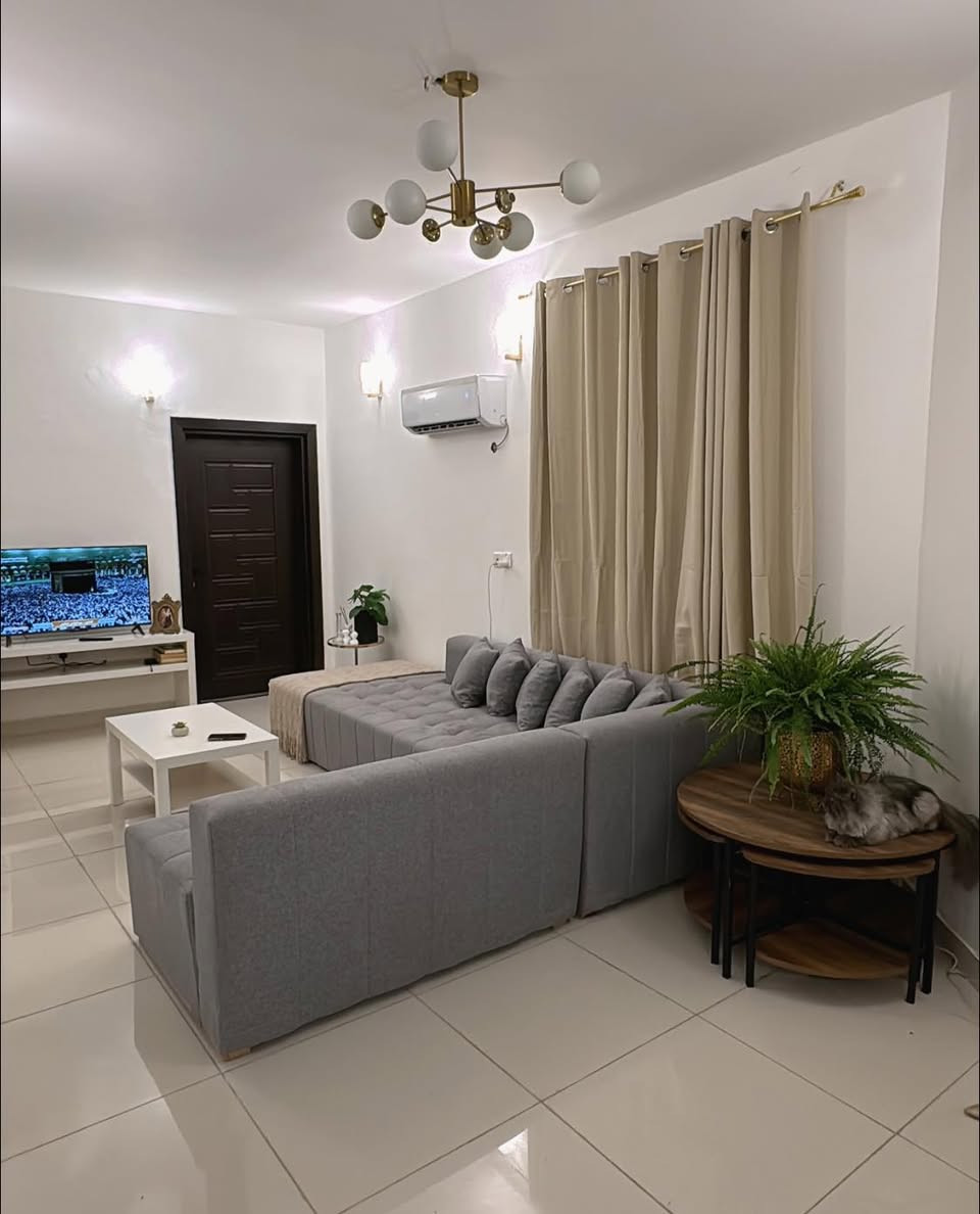 للبيع في بغداد
تخم كورنر تنفيذ عراقي خشب ثقيل ونظيف جدا 
قياس 
230x300
مع 6 كوشات من نفس القماش 
بسعر 700 الف 

كنتور 6 باب + ميز تواليت 
250 الف فقط
 
دوشك نفر قياس 200x100 ارتفاع 20

عدد 2  سعرهم 100 الف


**إذا كنت صاحب هذا الإعلان وتريد حذفه لأي سبب، رجاءا أرسل رسالة إلى الدعم الفني**