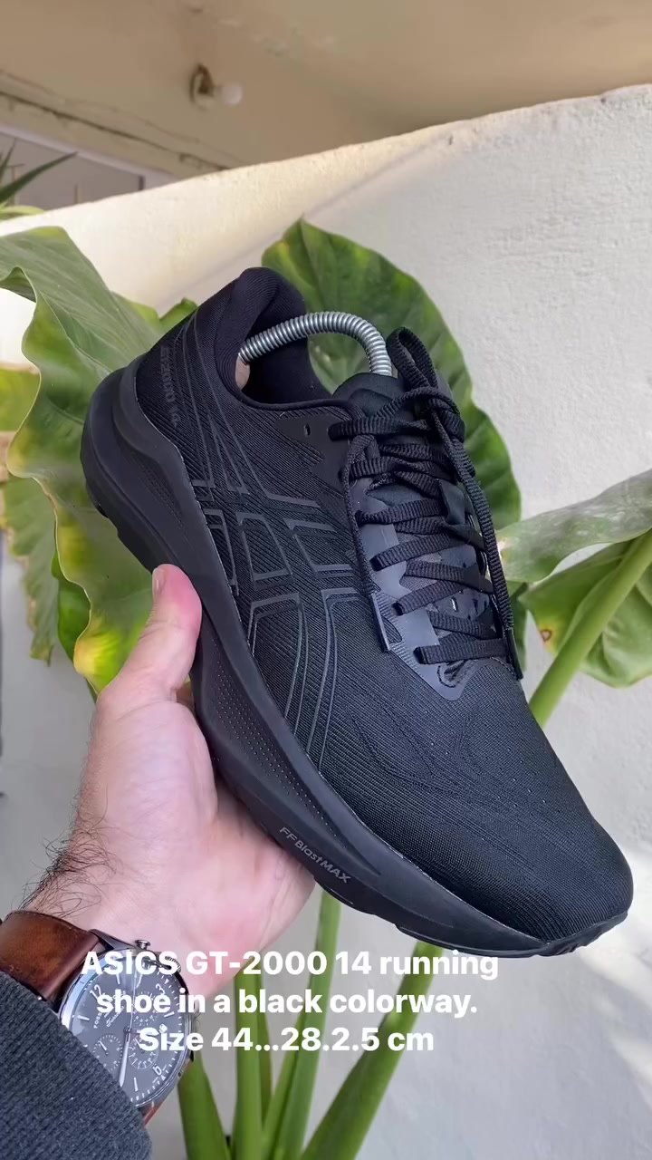 ASICS GT-2000 14 running shoe in a black colorway.   Size 44


**إذا كنت صاحب هذا الإعلان وتريد حذفه لأي سبب، رجاءا أرسل رسالة إلى الدعم الفني**