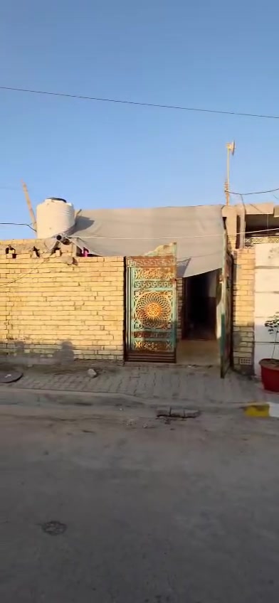 بيت للبيع المساحة ١٠٠م طابو زراعي منطقة الغرير جميع الخدمات متوفره السعر 65 وبي مجال للإستفسار يرجى مراجعة الدلاليه الأمير عنوان دلاليه شارع ابو علي مقابيل المدرسة 🏫 الأهلية ***********
