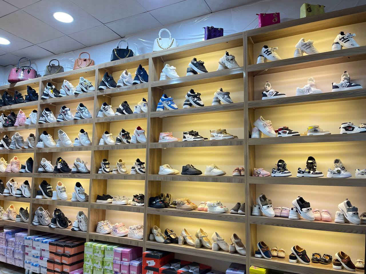 ....  يعلن احذيه رند شوب
عن تخفيضات بمناسبه الشهر الفضيل
بضاعه نار كلش حلوه
اسعار مناسبه
 
حي الشرطه مجاور مصرف الطيف
متواجدون للساعه الواحده ليلا
 توجد خدمه توصيل  داخل سامراء مجانا


**إذا كنت صاحب هذا الإعلان وتريد حذفه لأي سبب، رجاءا أرسل رسالة إلى الدعم الفني**