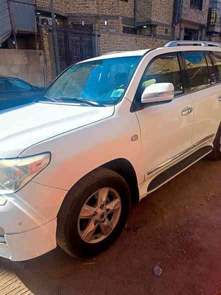 السلام عليكم
لاند كروز فكسارة ٢٠٠٩ مكفولة من التجية والضربة بيهه مكانات صبغ فقط وافحص وين متريد رقم بصرة دولي باسمي رقم مميز
مكينه وكير بالجيس ٨ سلندر جدا نظيفات
السعر ٢٧٥ وبيهه مجال للشراي 
مكاني البصرة الهارثة
***********
