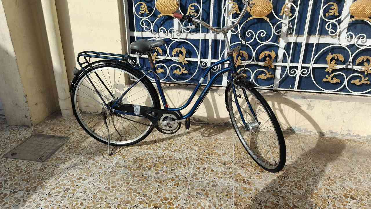 سلام وعليكم بايسكل لبيع نضيف ومابي شي سعره 75 لاتصال عله لرقم *********** وتساب
