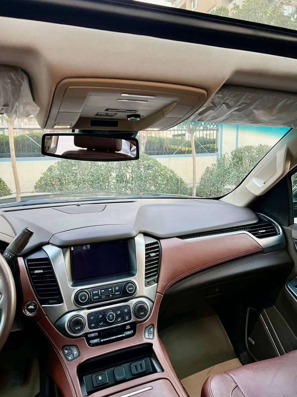 تاهو 2018 بريمير رقم بغداد الدولي بأسمي سنوية جديده لل2031 ماشيه 77 كم كفالة من الصبغ فقط بارد بدون صبغ 
المواصفات فول الفول 1/1
دواخل قرميدي كشن متصل 
حداده طوبه برغي مناقصه 
ويل بريمير 22 اصلي تخم تاير ترحيب بالمري الجانبيه
 شاشه بالتبريد الخلفي                    
(فتحة قمارة) 
كشنات كهرباء كشن هزاز(عند اقتراب السيارة من اي شي) 
كششنات خزن(ميموري)
كشنات (تدفئة+تبريد) 
كشنات خلفية كهرباء+تدفئة
 شاشة كبيره قاصة سرية
شحن الهاتف لاسلكياً
رادار سائق آلي كروز سرعة
داتا شو DATA SHOW 
خمس بصمات
فول تحكم استيرن(جهتين امامي+جهتين خلفي)
ستيرن كهرباء+ تدفئة 
شاشة عرض الاعطال
 صندوگ كهرباء +(شفط)
فتح صندوك تلقائيآ عن طريق القدم نظام السير على الخط 
دبل كير(عادي+اوتوماتيك)
دبل حساس(امامي+خلفي)
نظام تحكم بمستوى الضوء الداخلي
مانع انزلاق ABS
(تحكم كهربائي بالبريك والبانزين)
شاشة خلفية DVD اصلي 
كاميره دواره  
تشغيل عن بعد
دوسات كتابة CHEVROLET
اللواسق مال الشركه بكل الشاشات
 اشارة بالمري مري كهرباء(شفط)
نقاط عمياء
لايت عدسة زنون لد امامي
سستم نيكل جنطه بلادي
داتاشو كبيره كيجات ديجتال 
وبعد باقي المواصفات البريمير المعروفه مكان السياره البصره قضاء المدينه اربع 4 دفاتر قفل ماكو هيچ نضافه ب بموديلهاااا
***********
***********
