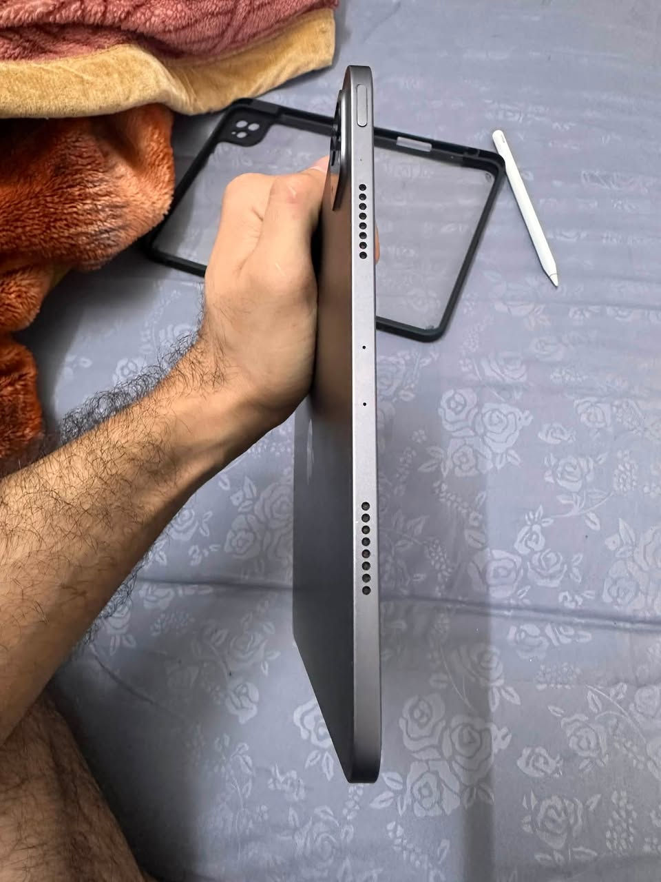 📱 للبيع iPad pro M2 (11-inch)
✅ السعة: 256GB

✅ الحجم: 11 إنج

✅ المعالج: Apple M2

✅ صحة البطارية: 88%

✅ النظافة: 95%

✅السعر 780 الف وقابل لتفاوض

الجهاز نظيف جداً،  بدون تصليح او تبديل اي قطعه.

مناسب للدراسة، الرسم، الشغل، والألعاب.

📩 للاستفسار أو السعر، راسلني على الخاص.

☎️***********
