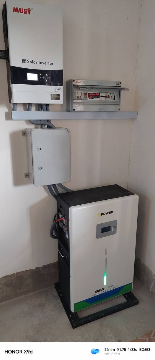 السلام عليكم ورحمة الله
رمضان مبارك
الطاقة الشمسية
نصيحة عند تنصيبك لمنظومة طاقة شمسية
الضمان يكون من شخص معروف ولاتغرك الاسعار
الضمان مو يوم ويومين ولاسنة وسنتين
الضمان راح يكون لفترة طويلة
بعض الشركات تكتبلك ٣٠ امبير وحقيقة ال ٣٠ امبير متطلع حسب عدد الألواح المجهزينها
اللوح تقل كفاءته بالضيف وتقل كفائته حسب اتجاه الشمس
اليريد امبير صافي لأغلب فترة من النهار
تكون حسابات وزيادة بعدد الألواح للتعويض

وأيضا عدم تركيب الألواح خلف استارة السطح ويصيبها ضل انتبه انتبه انتبه
تعاملنا مع الشمس.. نحسب اللوح يكون معرض بالكامل لأطول فترة لأشعة الشمس
وأيضا للتجهيز الليلي
الضمان الضمان الضمان
من شخص يضمن لك ويتواجد لأكثر من ٥ سنوات
المهندس مصطفى جلال
***********
