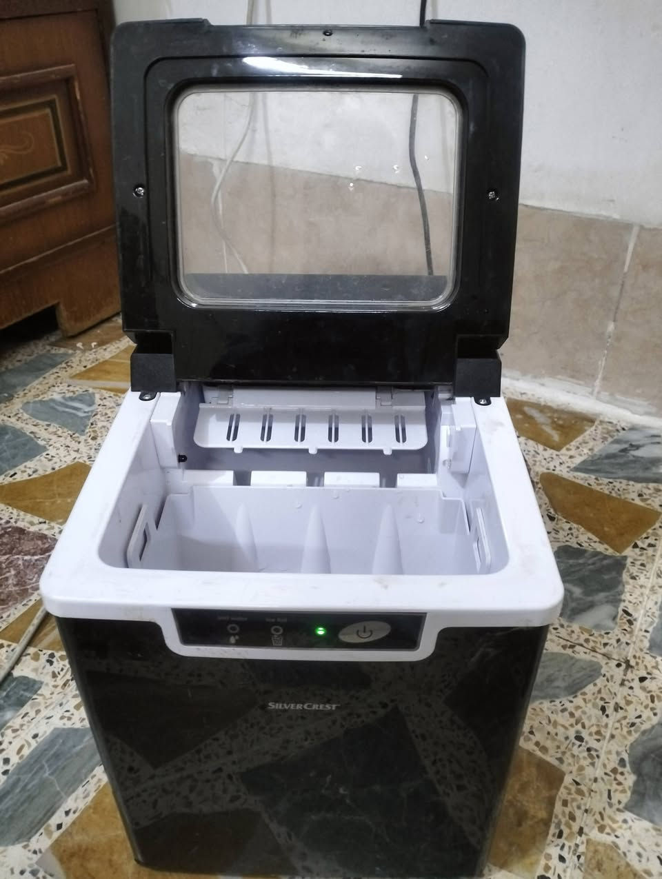 جهاز صنع مكعبات الثلج جديد السعر 45 الف دينار
العنوان 
حي الشهداء  جيران صالون ريماس
بالقرب من اسوا سلام 
تخلي ببت طارق الگرمان بظهرك وتطلع عدل
رقم الموبايل ***********
ابراهيم حسن الصالح ابو بسام
