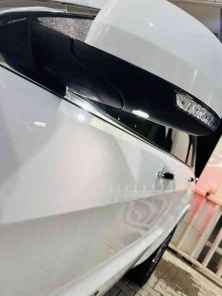 السلام عليكم 
جيب اوفر لاند وكاله  هارلم خليجي موديل 2019        
ماشية 76 الف km وقابل للزيادة 
رقم بغداد الدولي الجديد بسمي  
المواصفات : 1/1 فول الفول 
* محرك 6 سلندر 3600
* السقف بانوراما طكتين
* المقاعد جلد تدفئة وتبريد 
* حساسات امامية
* حساسات خلفية
* كاميرا خلفيه 
* نقطة عمياء
* مقود السائق كهربائي
* دفع رباعي 4X4
* تشغيل عن بعد
* صندوق كهربائي
* تدفئة ستيرن
* دمام خلفي مع سستم صوت 
* المقاعد السائق ولراكب كهربائي
* ذاكرتين لحفظ وضعيات الجلوس
* سبير منازل + أرضيات سياره بعدهن بنايلون شركه ما مستخدم 
* سستم صوت 
* شاشة كبيره 8.4 انج
* نظام خاص للطرق الوعره
* المصابيح الأمامية  لد نهاري + اشاره ترحيب من الاقتراب من السيارة 
* بخاخ ماء لتنظيف المصابيح الاماميه زراك لايت 
* مري جانبيه كهرباء
* مرايا جانبيه قابله للطي عند الفتح والاغلاق 
* مرايا بخاصية التعتيم الذاتي
* نظام الملاحه Gps
* نظام خاص للطرق الوعره
* كشافات ضباب بروجكتر 
* محدد سرعة 
* ويل كاب قياس 20 انج التايرات جديده
* نظام بريك اوتاماتيكي ( Auto break system)
* نظام تشغيل واطفاء اوتماتيكي للمحرك ( Auto start system) 
* جكات لرفع وتنزيل السيارة
* واكو مواصفات كلش هواي
السياره شكد مااكول عنها نظيفه قليل وتشوف سيارة جداً جداً نظيفه بحاله الوكاله

***********

***********
