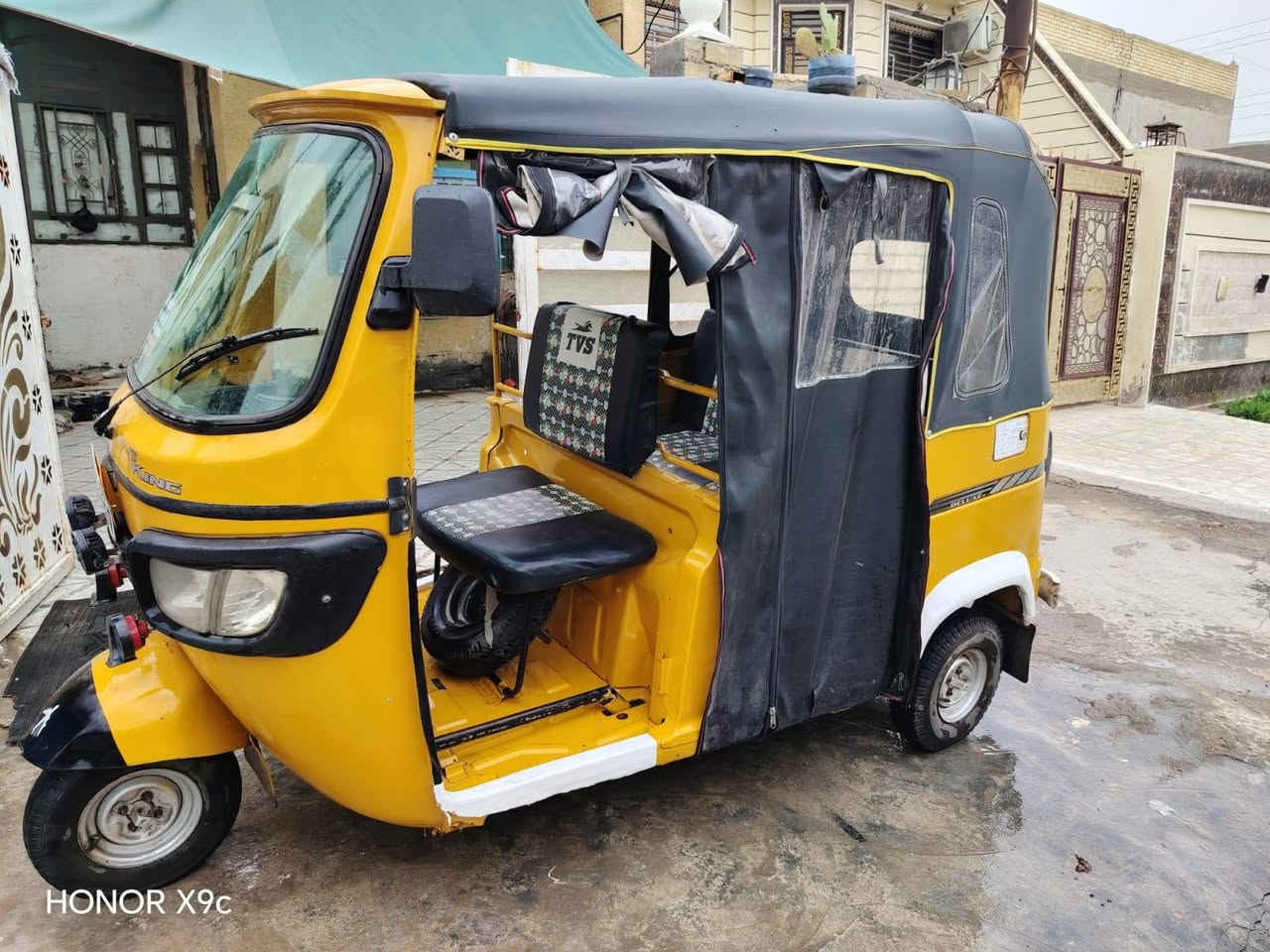 تكتك ٢٠ للبيع  ب6 وبيها مجال
***********/ *********** مكان محموديه
