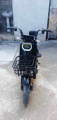 ماطور شحن للبيع خمس بطاريات نضيف ومرتب سعر 200 تواصل 07511559107