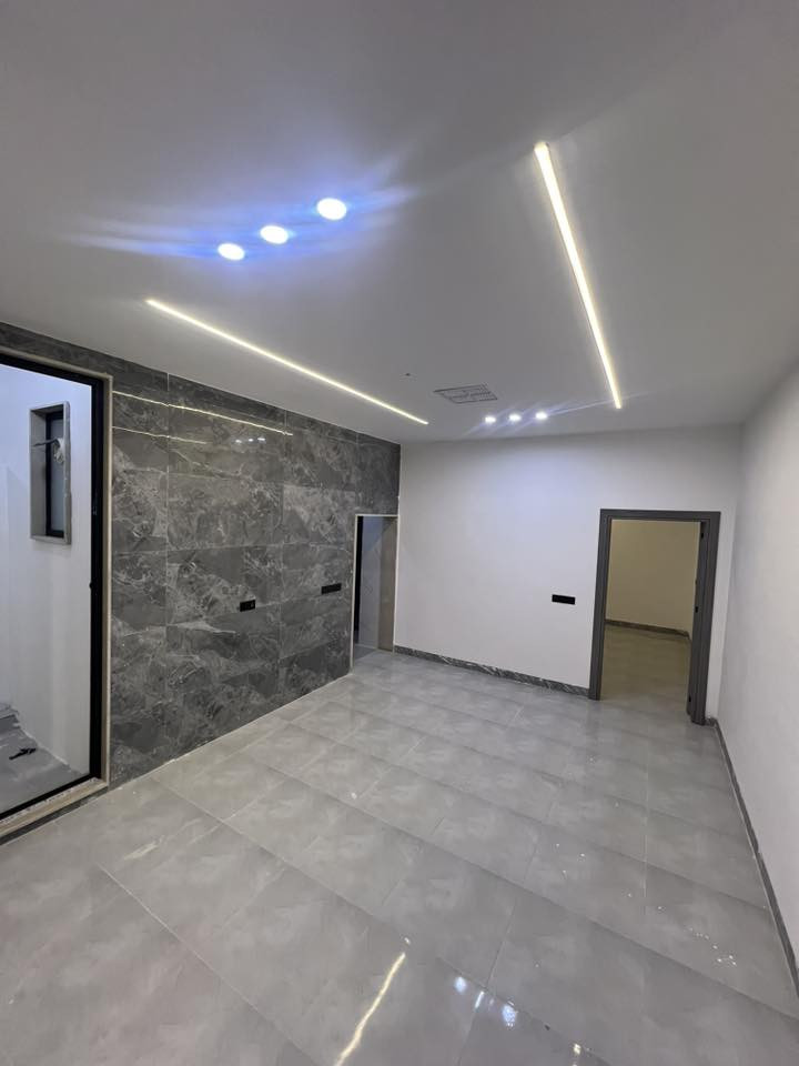 دارللبيع التعليم العالي خلف المول الهيكل 

جمعية النور يقع على شارع ٢٠ متر بعد الدوره عل يسار

اتجاه شروق تام

١٢٠ متر طابقين اربع غرف نوم

بناء حديث 

نضام سبالت

نضام دكتات

***********

***********
