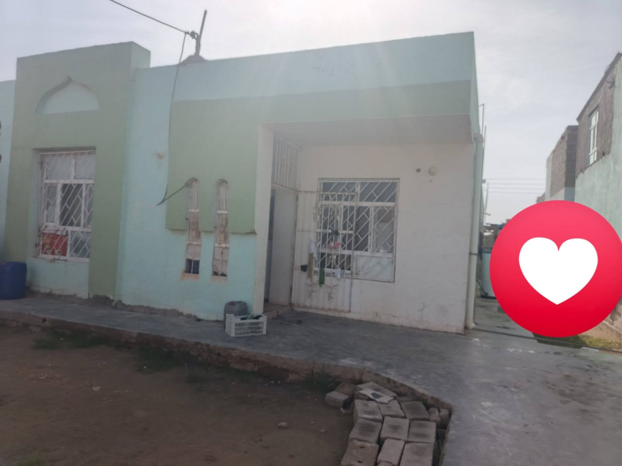 السلام عليكم
توجد شقه للبيع مكانها على الحولي فوق
سعرها 22 وبيها مجال بسيط ***********
