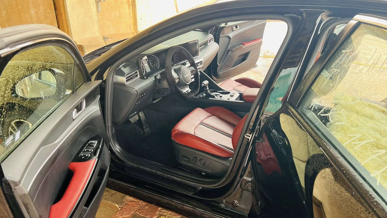 سلام عليكم كي فايف موديل 2024 فول مواصفات جي تي لاين  معوقين بصره  دواخل احمر مثل ما موضح بالصور ماشيه 32 الف 
حادثها بمريكا خشم البنيد  شك جوا رجل العبري الخلفي كد شبر   وبالعراق صار بيها سحبت كارت صور الحادث موجوده
مكانها البصرة المعقل
رقم الهاتف ***********
السعر 180
