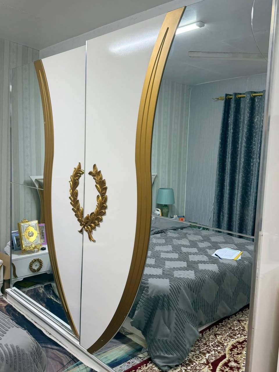 متاح للبيع غرفه نوم تركيه نضيفه كلش ٧قطع مكان بعقوبه الفلاحه السعر خاص***********
