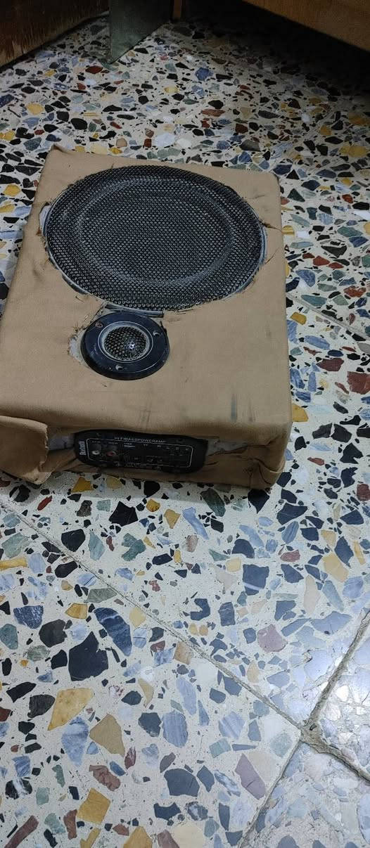 سلام عليكم سماعه دمام بهشكل ابو سماعتين شغال فول بس قماشة بي شويه ضرر وثاني كرت عاطل وقماشه تعبان 
ثنينهم سعر ٧٠ الف مكاني بغداد زعفرانية ***********
