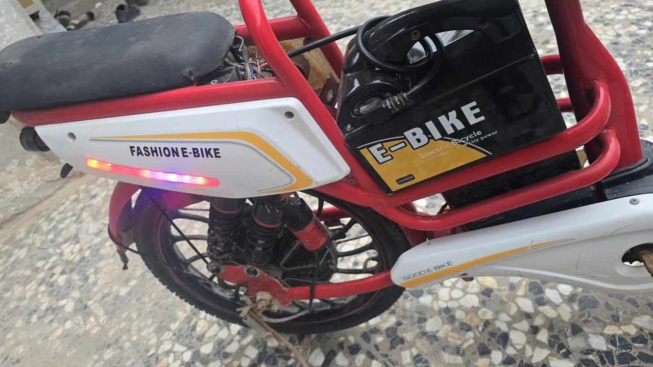 سلام عليكم
باسكل شحن حجم 20 للبيع
مع بصمه وكارت وسويج دبل احتياط
السرعه99
اضائه LED جانبيه 
لايت عالي ناصي
بك لايت+بريك شغال
سماعه بلوتوث ضمن الشاشه
هورن شغال+اشاره شغال
جهاز انذار سرقه
ملف500W
عقل500W
تاير خلفي جوبلس والامامي جوب
باسكل كامل ما تذب عليه شي بي فقط البريك الامامي اليده مال البريك مكسوره وهاي ما تأثر ابد

البطاريات 4 نظيفات وقويات بس وحده تعبانه يعني 3 دفع قوي جدا والرابعه مساعده

مكانه بابل الحله
السعر #230 الف بي مجال بسيط 

للأستفسار (***********) متوفر واتساب
