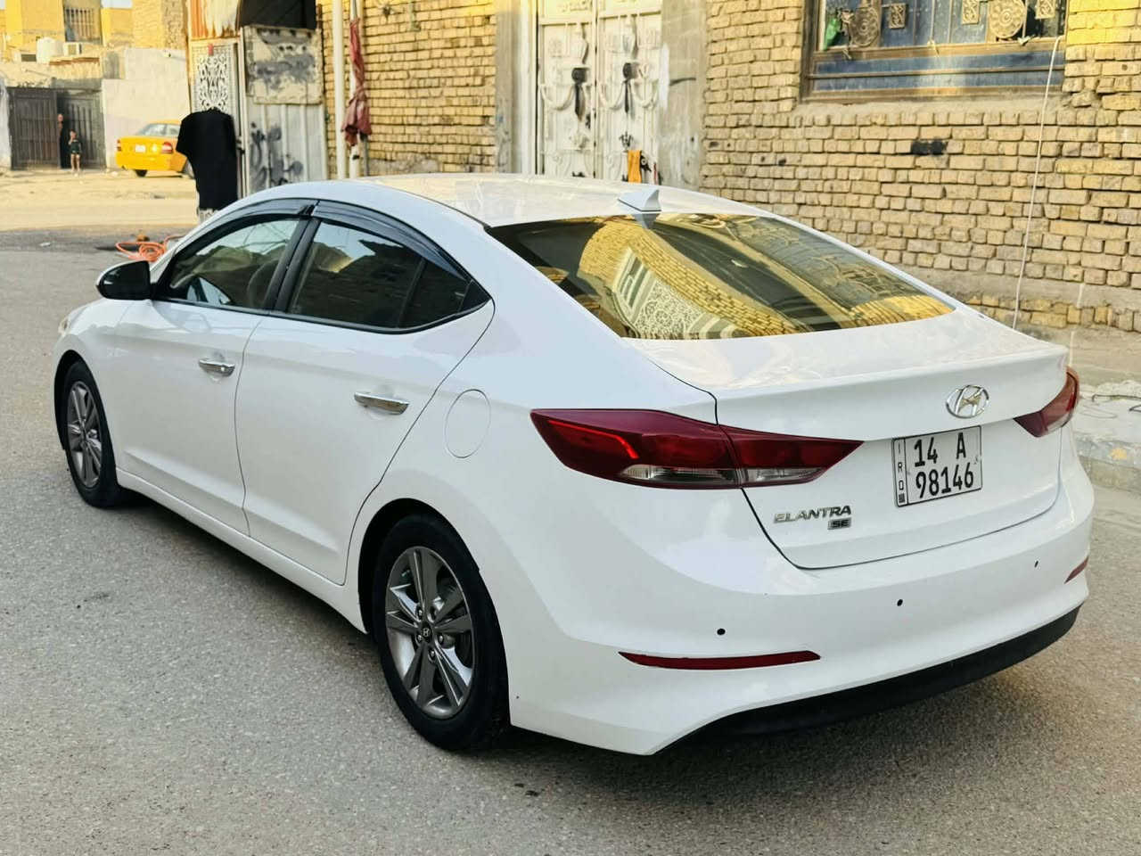 اللهم صل على محمد وآل محمد
السلام عليكم ورحمة الله وبركاته هونداي  النترا وارد امريكي موديل 2017  رقم بصرة دولي بسمي  تحويل مباشر سنوية جديدة السياره بيه تبديل باب الخلفي اصلي فقط ورشات صبغ بسيطه سياره جديده بمعنى الكلمة مواصفات السيارة(( تحكم ستيرن.  ويل كب5. تبريد. كامره. ))  سيارة جاهزة مال جناي تخم تاير جديد كهربائيات كلها شغالة حدادية 100\100 مكاني ناصريه مدينة الصدر السعر خاص للاتصال ***********
