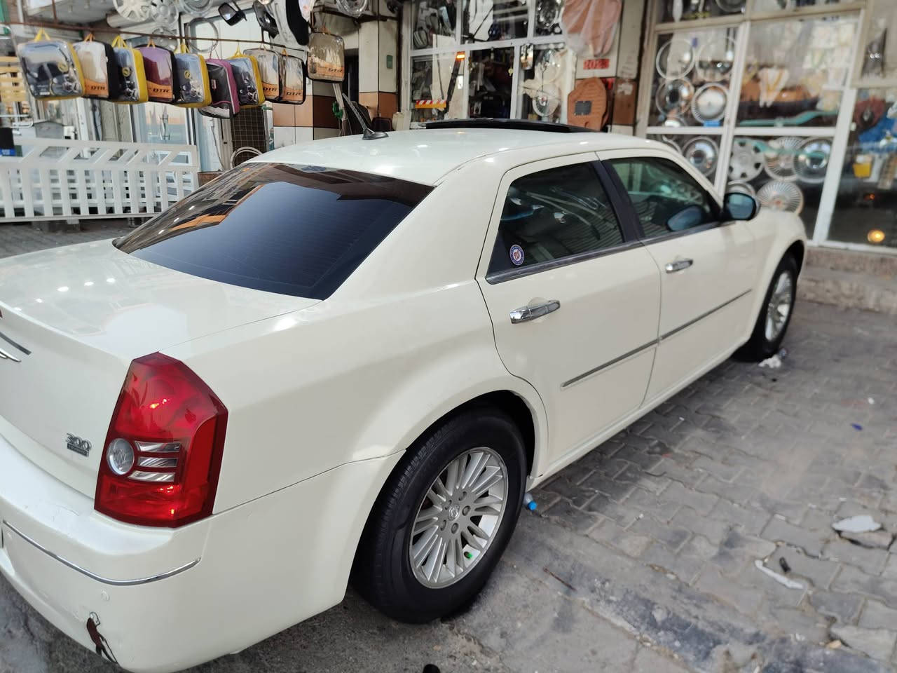 اوباما للبيع موديل 2008 رقم بصرة سنوية لل28 مكينة 3ونص السيارة كنديه دون ضربه السيارة فتحه فول مواصفات كير مكينة حدادية تخم تاير تبريد كله جديد وبيهه صبغ اثر خياس 3قطع عنوان السيارة بصرة السعر 105رقم الهاتف/***********
