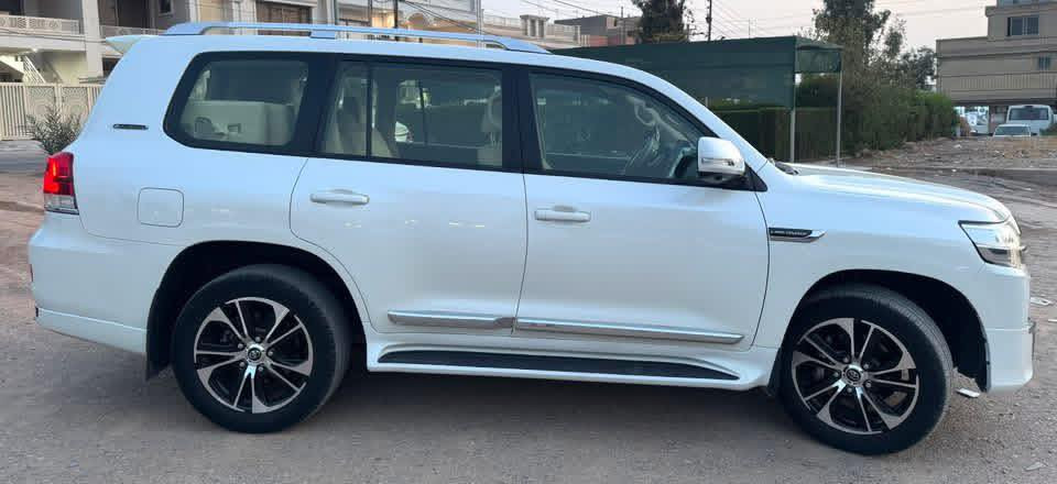 لاند کروزر مودیل ٢٠٢١ مواسفات GX  ٦ سلندر بدون سلاید
سیارة ماشية( ٤٣ )الف کم و سیارة کلین  کلش نظيفة سیارة
 ( ٤ کامیرات )رادار ٣٦٠ درجة  شاشة كبيرة  و وا الي اخيران
سعر ٥١٥$ ورقة و بیة مجال
رقم موبایل /***********
عنوان اربیل
