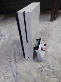 للبيع اكس بوكس أس وان (١٥٠)قفل للاتصال 07713537749