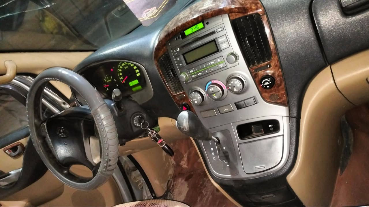 ‏سلام عليكم
‏ستاركس للبيع مفتوح محور مسكر موديل 2010
‏ كير اوتوماتيك مكينه 12 قبق اسود 
‏رقم بصره انكليزي بسمي تحويل  سنويه 2027
‏مكان السياره بصرة زبير ‪***********‬
