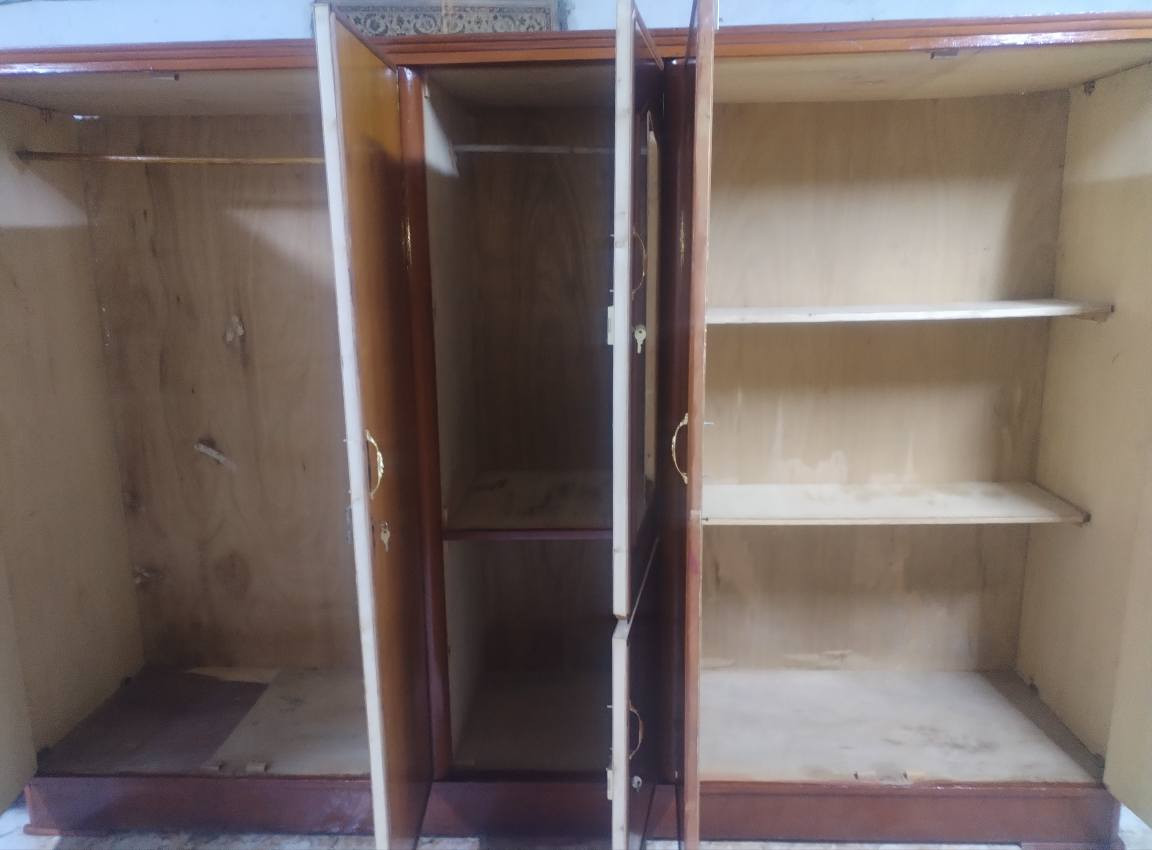 ملحقات غرفه  نضيفات وجاهزات نقص بس ميز مرايه 335 وبيهة مجال شراي خاص عنوان ديوانيه عمارات نسيج ***********
*********** ديوانية, القادسية
