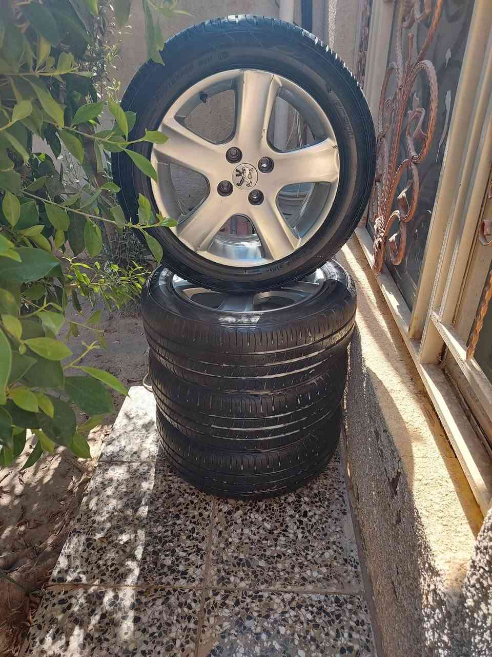 ويل كب حجم 16 بيجو اصلي بلادي
ویاه تغم تایرات اصلیه النظافه 90٪

الاستفسار ***********
