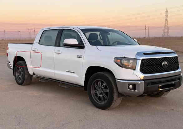 السلام عليكم ورحمة الله 
للبيع تويوتا تاندرا  TUNDRA
لون ابيض SR5 موديل 2020
رقم اربيل باسمي وسنوية لغاية 2030
باب طويل بدي قصير
محرك V8 5700 محرك لكزز
دفع رباعي 4*4 
عداد المسافه 240 الف كم
داخل اسود بدون تنته 
رادار امامي حساسات+كاميرا خلفيه بلادي
شاشة خرائط تدعم كار بلي 
الجام الخلفي متحرك
 السيارة عليها منظومة غاز 100 لتر ايطالي داخل الضمان ضمانها ينتهي بشهر الثامن 2026 وممكن بيع السياره مع المنظومة او بدونها 
السياره جاهزه مابيها اي نقص 
داخله للعراق كلين بيها ضربه هنا بسيطه ومصبوغ اقل من نص الباب الخلفي عكس السائق وجزء بسيط من البدي مسافة شبر  وكما مؤشر في الصور باللون الاحمر
السعر 288 وبيها مجال للشراي 
العنوان صلاح الدين بيجي 
*********** للتواصل اتصال + واتساب
