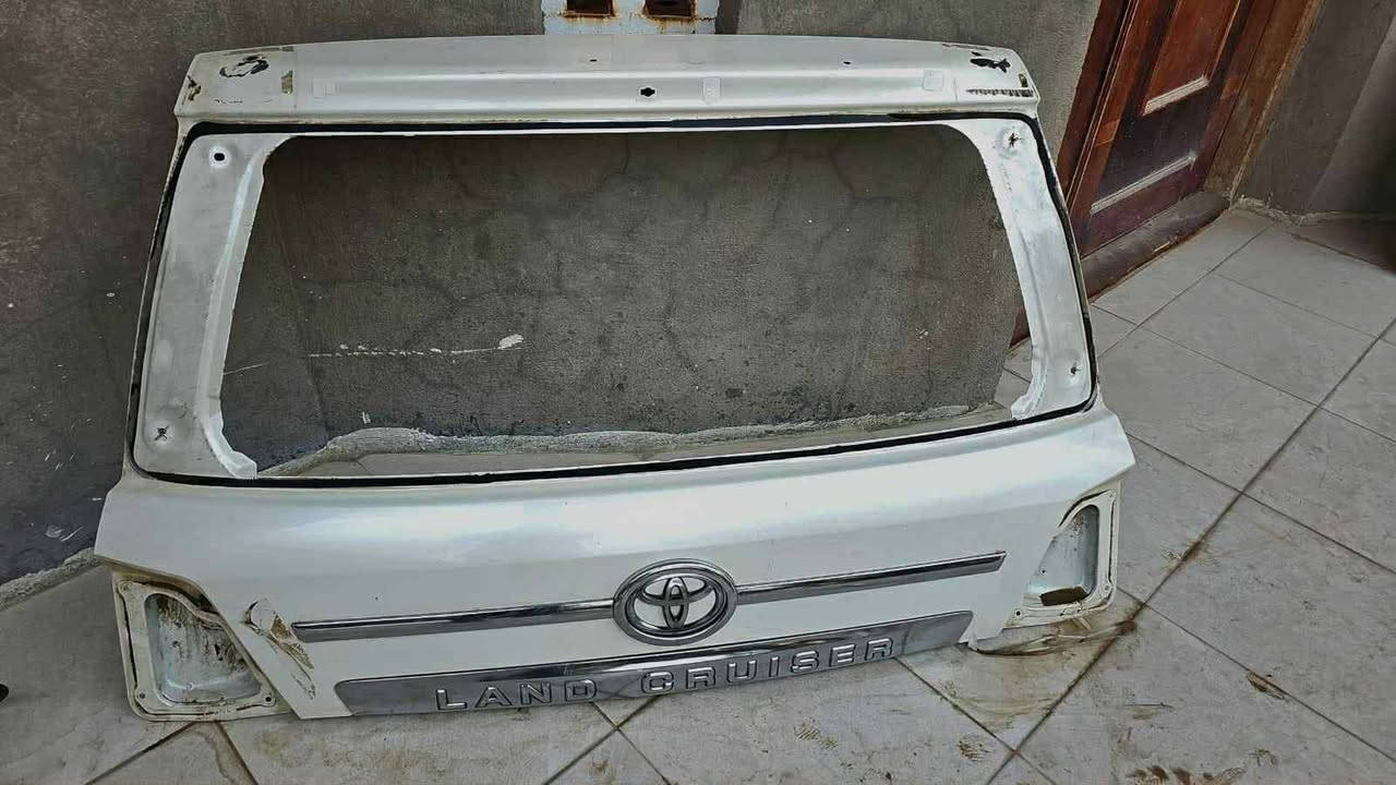 السلام عليكم
غراض لاندكروز للبيع 
تخم ويل ١٢٥
بنيد ١٥٠
قبق جنطه ١٥٠
دعاميه امامية ١٠٠
شباك ٤٠
دوسات ٤٠
ترايش ٣٠
لايت امامي ١٠٠
جاملغ زوج ١٠٠ موديل ٢٠١٠
السعر قفل مكاني حله 
***********
