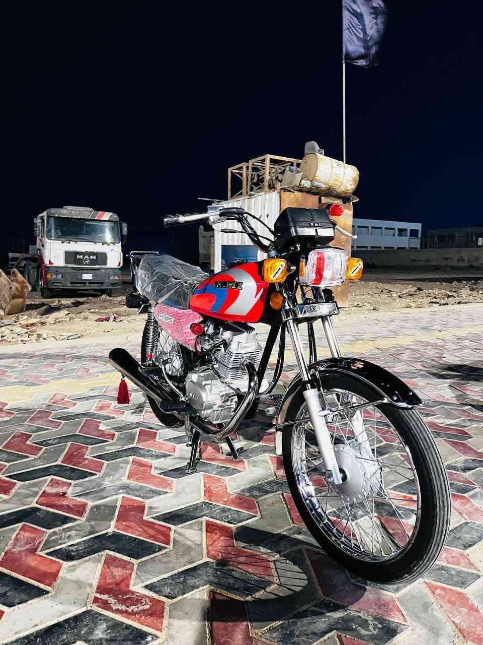 سلام عليكم شباب دراجه عينه ولايت تعمير اوراق سكنر تعميره سيد خلدون صايرله شهر من معمره دراجه حلوه ونضيف احله من البل صوره دراجه صلبه السعر 950وبيه مجال ابو 850لايوصلنه رقم واتساب ***********خاص مفتوح
