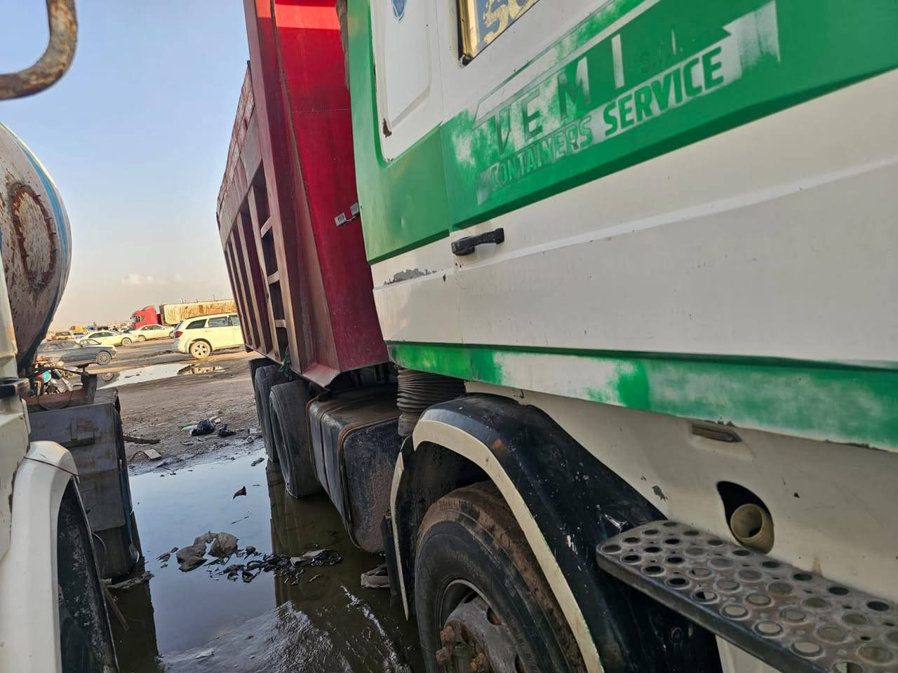 ياالله السلام عليكم ورحمة الله وبركاته أسكانيه للبيع موديل ٩٣ حجم 143 مجموعه باجر بدي جديد السعر 140 رقم بصره مداور مباشر التلفون ***********
