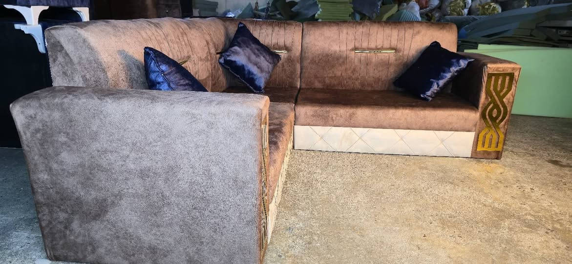 ​🛋️ أثاث الموصل - صمم طقم أحلامك والتنفيذ علينا! 🛋️
شايل هم القياس؟ عاجبك موديل بالإنترنت وما عم تلقاه؟

بمعملنا.. ماكو شي مستحيل! أي تصميم ببالك، أي قنفة شفتها وعجبتك، إحنا نقدر نولّدها ونفذها إلك بالمليم وبأعلى جودة. 😉✨

​🔥 ليش تختارنا؟ لأن الميزّات مالتنا "خرافية":

​تفصيل حسب الطلب: نقلدلك أي تصميم يعجبك (تركي، كلاسيك، مودرن، أمريكي).

​الألوان والقماش: اختار أي لون يخطر ببالك وأي نوع قماش يعجبك.

​الخشب والمواد: نشتغل بأجود أنواع الخشب اللي يعجبك ويتحمل العمر كله.

​عقدة القياسات انحلت: قياسات محيرة؟ قياسات غريبة؟ صالة مالتك بيها زوايا صعبة؟ عوفها علينا.. نفصلك القياس بالصوت والمليم!

​💥 العرض الأقوى والحصري 💥

​طقم قنفات (طخم) 7 أمتار كامل مكمل

💰 بسعر خيالي: 350 ألف دينار فقط! 💰

​📌 ملاحظة: صمّم القنفة اللي ببالك، وتعال نورنا.. إحنا نطلعلك القطعة أحلى من الصورة!

​📞 للحجز والاستفسار (متواجدين واتساب):

​تواصل معنا مباشرة عبر الأرقام التالية:

​📱 ***********

​📱 ***********

​📍 موقعنا: الموصل

(مستعدين لتلبية كافة طلباتكم بأسرع وقت وأرقى تعامل)

