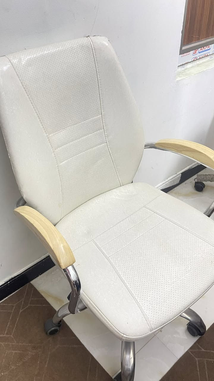 للبيع مكاني بغداد البنوك 
الكرسي الابيض والاسود اثنينهم 85 مستعجله ع بيعه مالتهم


**إذا كنت صاحب هذا الإعلان وتريد حذفه لأي سبب، رجاءا أرسل رسالة إلى الدعم الفني**