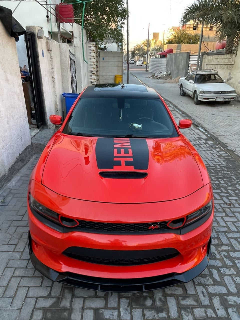 دوج جارجر دايتونا فول مواصفات
بيهه جاملغ و بنيد تبديل مع حافه باب الصدر صبغ و الباب كلير فقط 
الموديل 22 اصل 18 
المحرك 5.700 8V
السياره جديده 
رقم بصره حره باقيه ع استلام سنويه و رقم 
المواصفات:
نسخه دايتونا 
•نقطه عمياء
•حساسات خلفيه 
•شاشه كبيره زئبقيه
•ويل دايتونا اصلي بلادي
•فتحه سقف (سلايت)
•قماره  اسود بلادي 
مع شعار صندوق دايتونا 
•مقاعد رياضه مع جلد الفاخر 
وشعار دايتونا بالمقاعد
•المقاعد الاماميه كهربائيه
•ذاكره خزن وضعيات الجلوس
(ميموري)
•المقاعد الاماميه تدفئه وتبريد
•المقاعد الخلفيه تدفئه
•ستيرن كهربائي
•تدفئه ستيرن
•محدد سرعه
•كامره خلفيه
•تشغيل عن بعد
•مرايا متحسسه الاضاءه العاليه
• شفتات ستيرن

• دخول ذكي (بصمه)
• ⁠السعررر 185 بيهه مجال قليل لحد يخابرني يكلي شبيهه 
• ⁠
الاتصال 
***********
