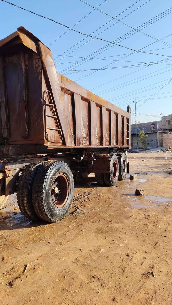 السلام عليكم مقطووره للبيع طول ٧متار وعشره تخم تاير ونج ٤٥ عربانه جاهزه للعمل الشراي يتصل ***********
