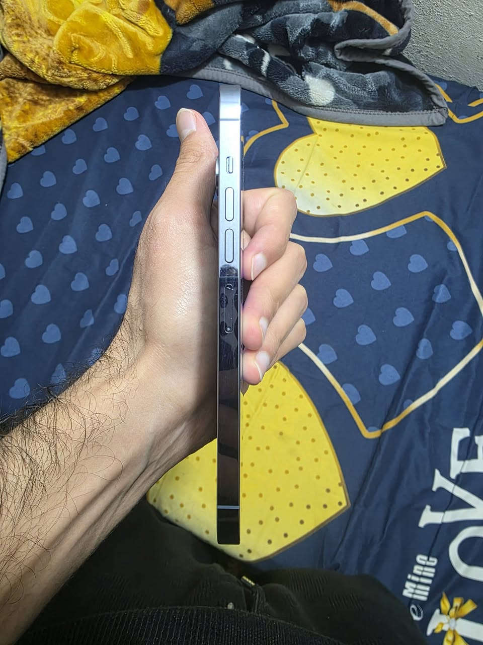 ايفون 13 برو ماكس
نموذج M
ذاكرة 256 
بطارية 93
لون بحري 
جهاز بلادي مفول نظافة ومكفول من كلشي
مكاني الفلوجة
للتواصل خاص
او الرقم ***********
