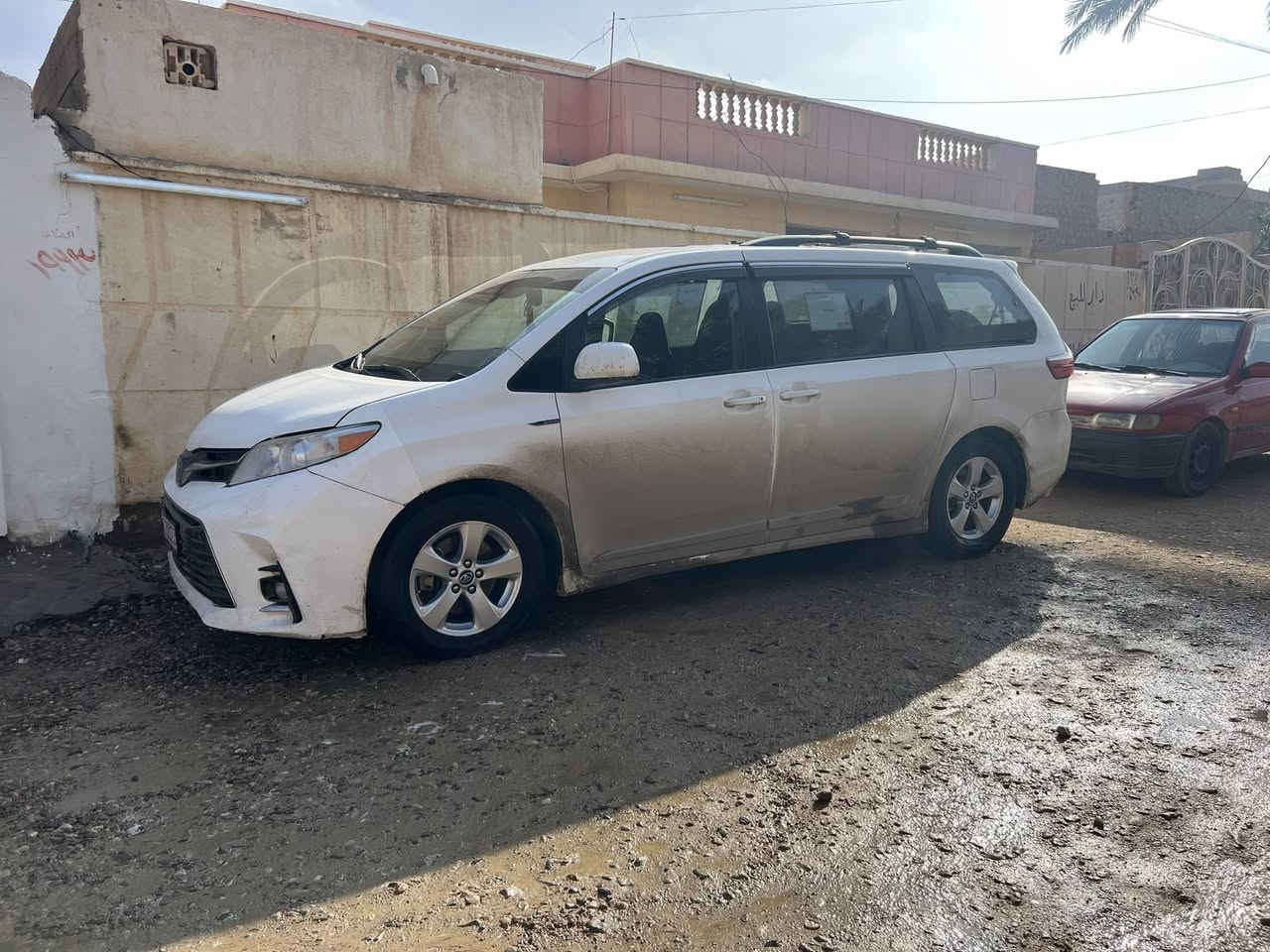 للبيع
تيوتا سينا 2018 رقم أنبار جديد 
موصفات LE حادث جاملغ خلفي وباب صندوك ضرر موضح بالصوره مكان سياره لأنبار  حديثه سعر 200 بيها مجال للاستفسار الاتصال ***********
