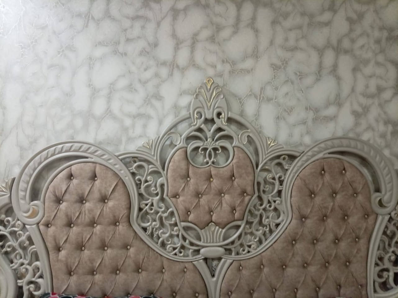 متاح غرفه اخشاب تركي مستعمله بسعر مناسب المكان بابل رقم الهاتف ***********
