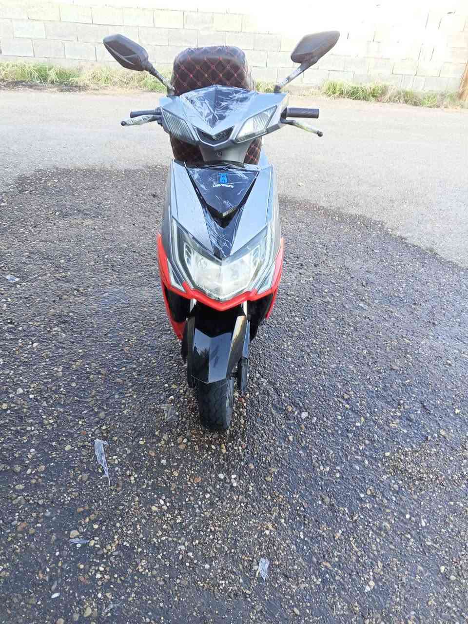 السلام عليكم
للبيع موطور شحن 
بطاريات يقرن 8 ونص 
مكلف بل نشر اتصل ع رقم 
***********
