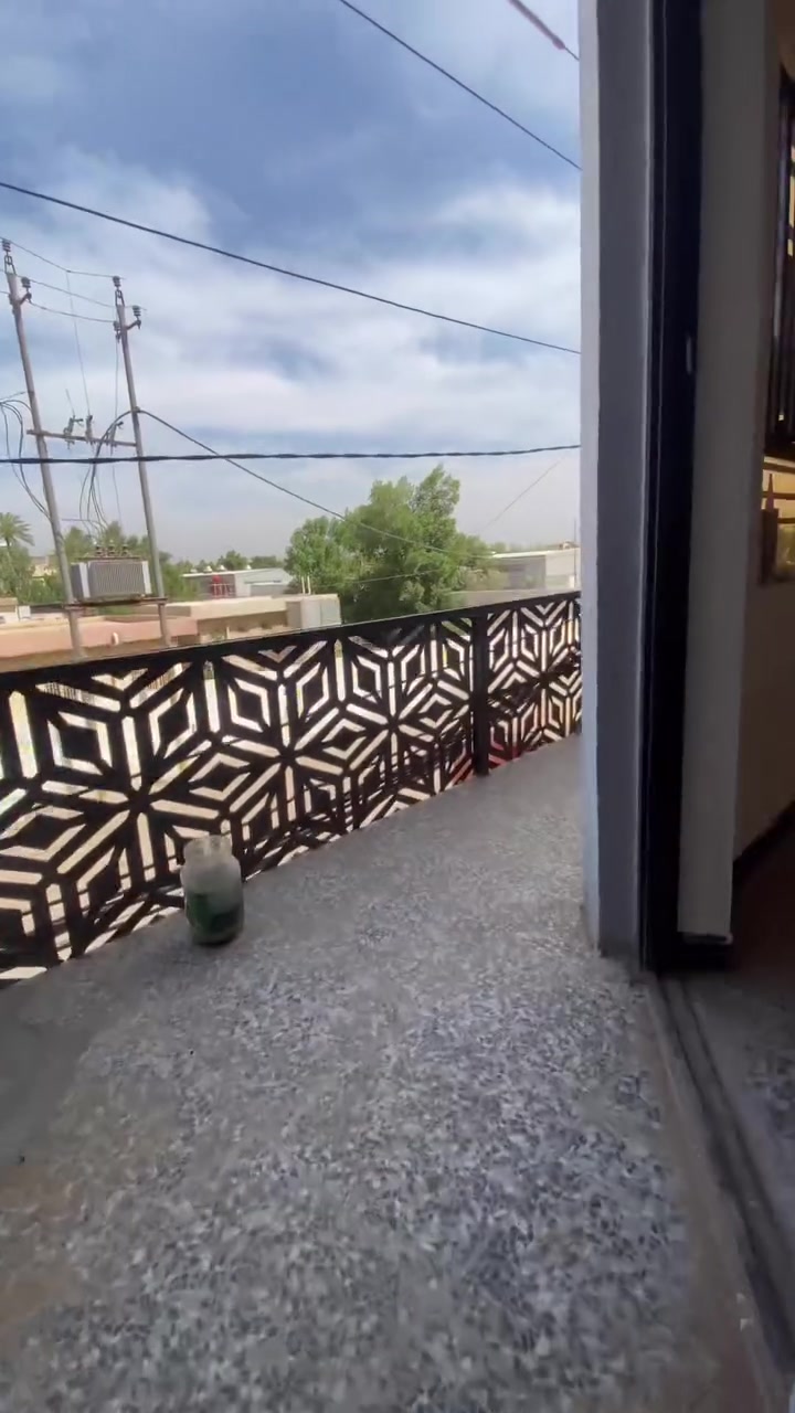 مشتمل لليجارطابق ثاني  ١٠٠ م يتكون من استقبال٤/٤
صاله مفتوحه عله المطبخ ٥/٤م
مطبخ. ٥/٣م
غرفه نوم ٤/٤م
خدمات منور ترك 
العنوان حي العامل محله ٨١٥
قرب معهد المعلمات مقابل 
مدرسه ام الربيعين الابتدائيه
سعر الايجار  ٥٠٠ لف دينار
بناء حديث غير مسكون بل سابق
جديد***********@

