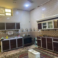 كاونتر مستعمل • برتقالي • بواسط العزيزية