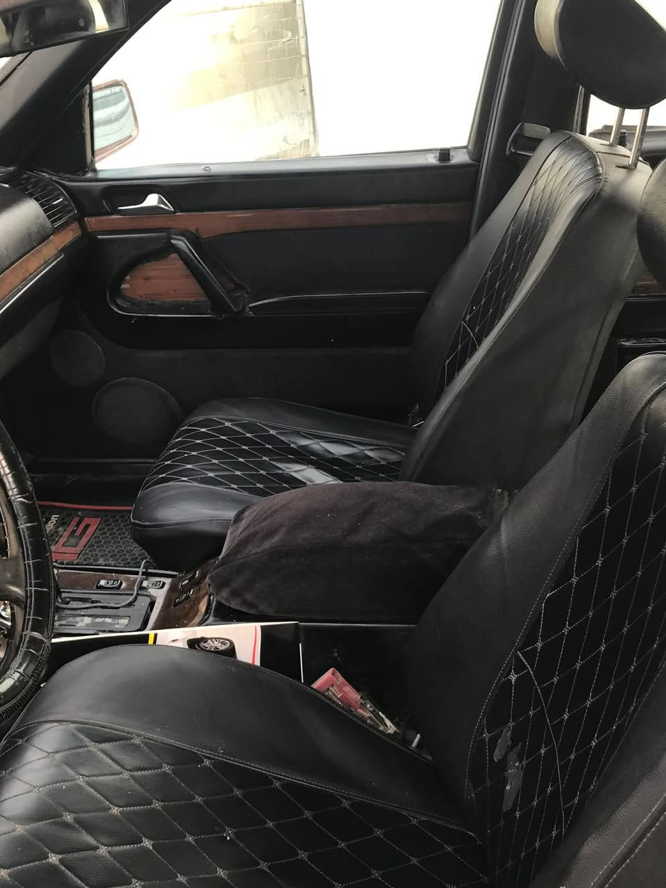 للبع مارسيدس شبح موديل 1993 لون ماروني كرزي كير محرك vvt  مكفولات  السعر 42 $ رقم انبار مشروع وطني صدر امامي خلفي جديد دبل جام تخم تاير مصبوغه عام بدون ضربه بغداد اليرموك ***********
