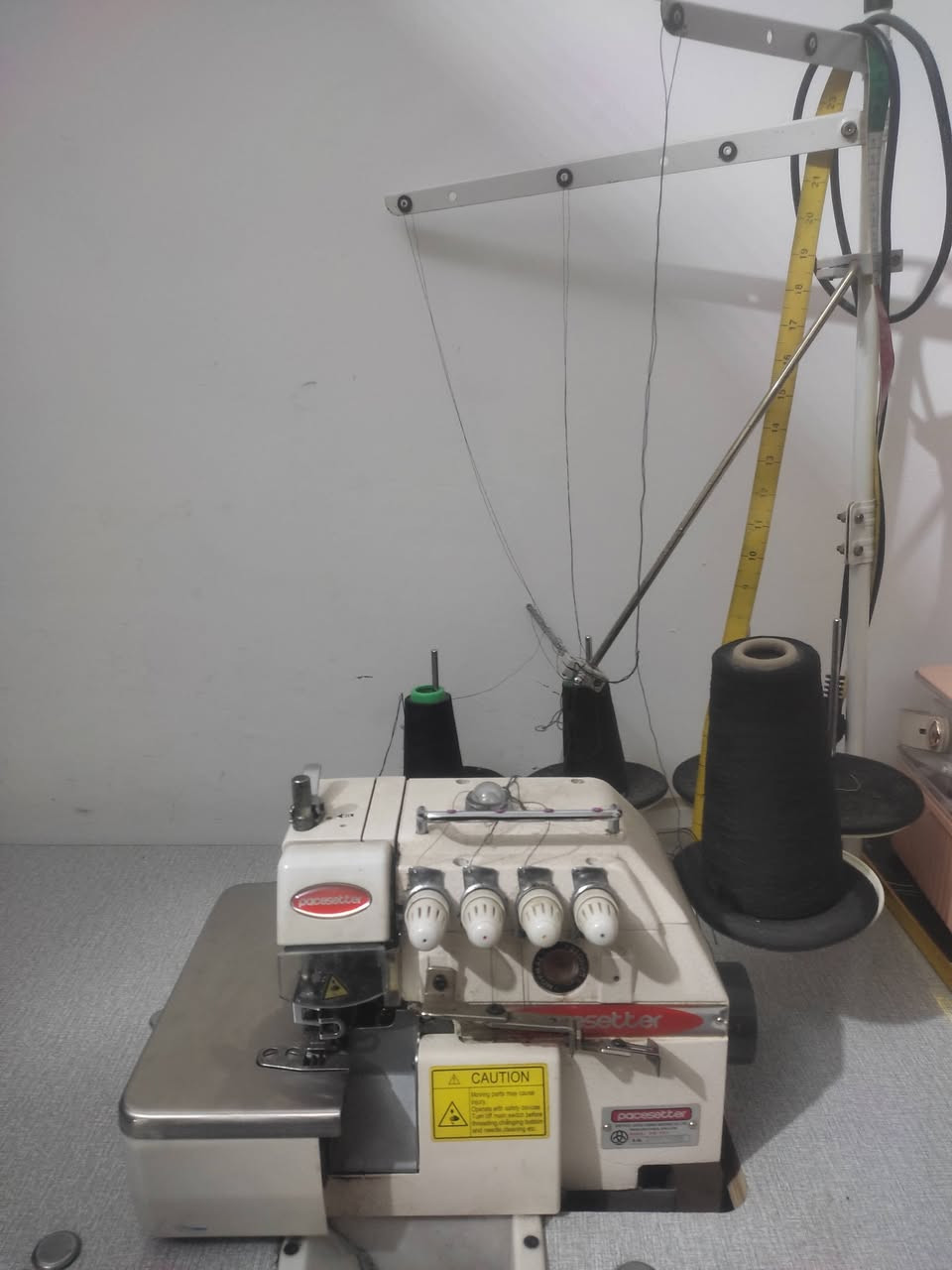 السلام عليكم عندي مكينة اوڤر للبيع نظيفة شغلها يجنن ابد مداخلة تصليح سعرها ٤٠٠ وبيها مجال تصال ع الرقم ***********
