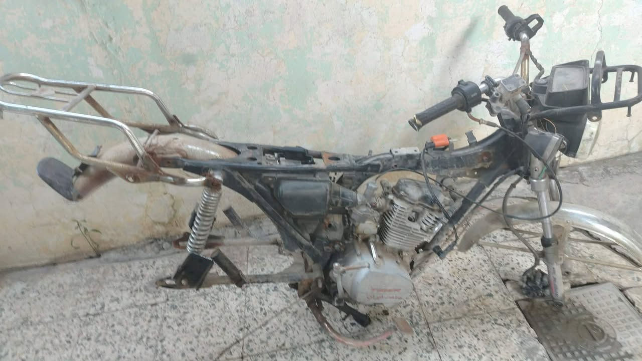 للبيع شاصي ومكينه شغاله سعرو 150 وبي مجال ***********

