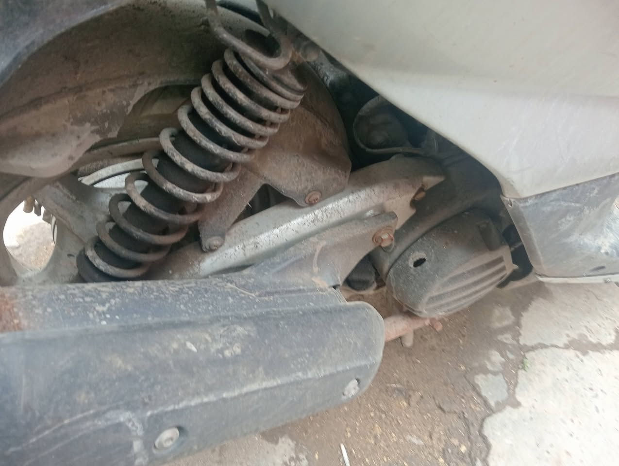 سلام عليكم
نثيه 110  ياباني متروكه 
شغاله بس ممشغله صار هواي 
كل غراضه موجوده 
مكينه اكسل كهربائيات شغالات
***********
250 قفل
