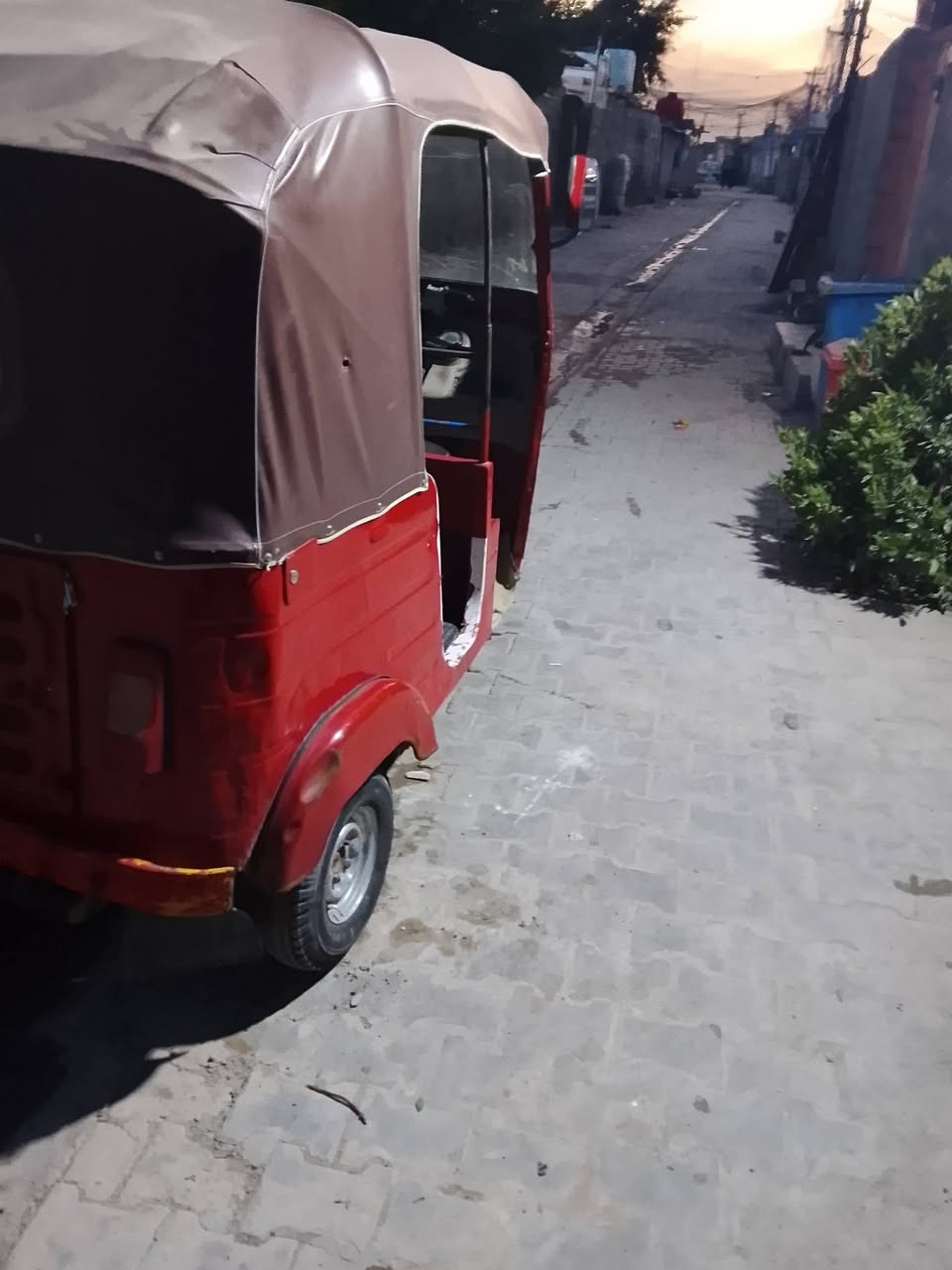 السلام عليكم تكتك للبيع نضيفه حيل كبل للشارع موديل 2018 محرك 2020تايرات جدد محرك نضيف تكتك مال بيت السعر 3500 /تلاثه ونص العنوان بغداد الشعب متواجد فقط على رقم ***********للشراي
